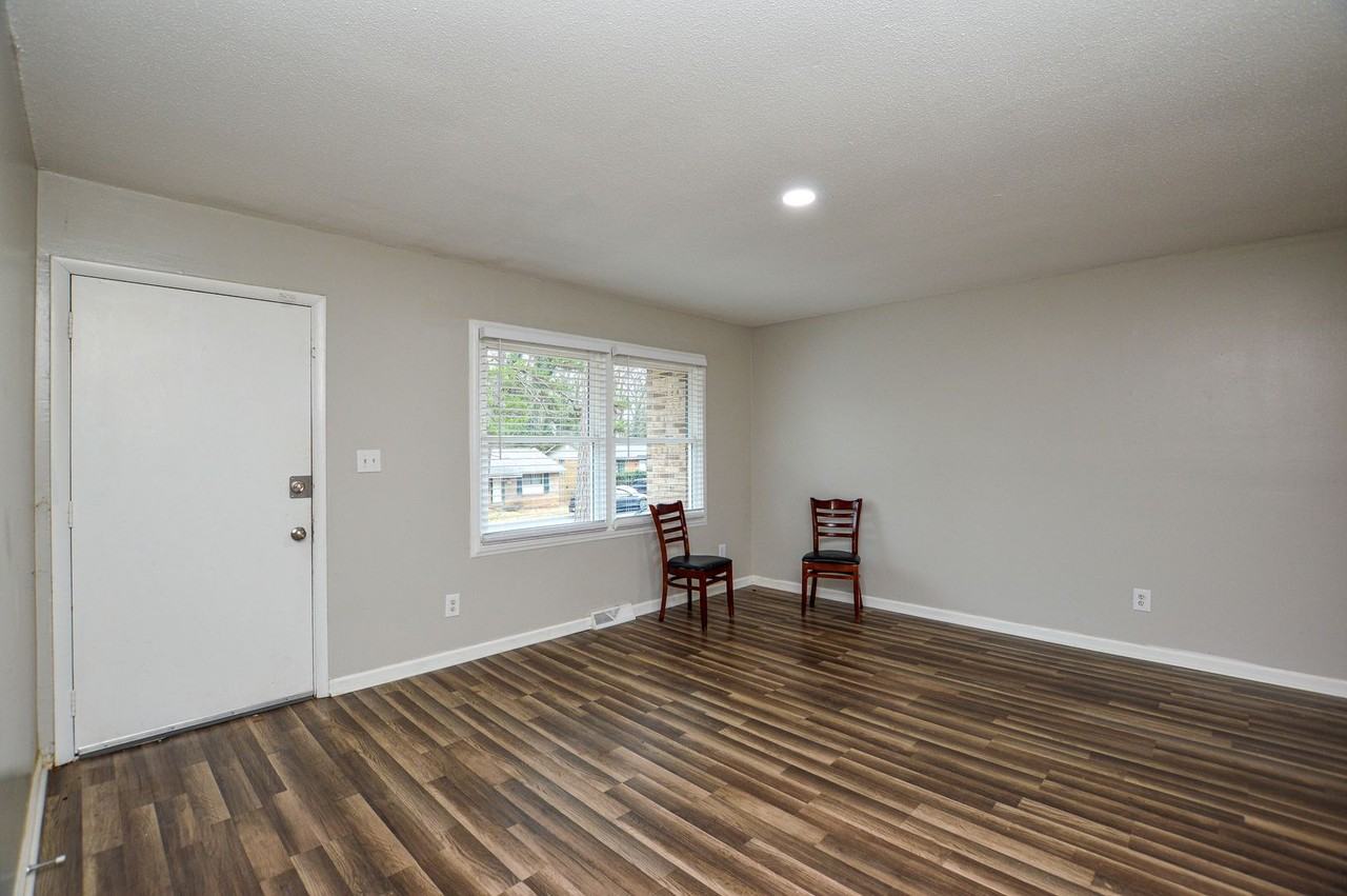 4808 Highlake Dr - Photo 2 of 18