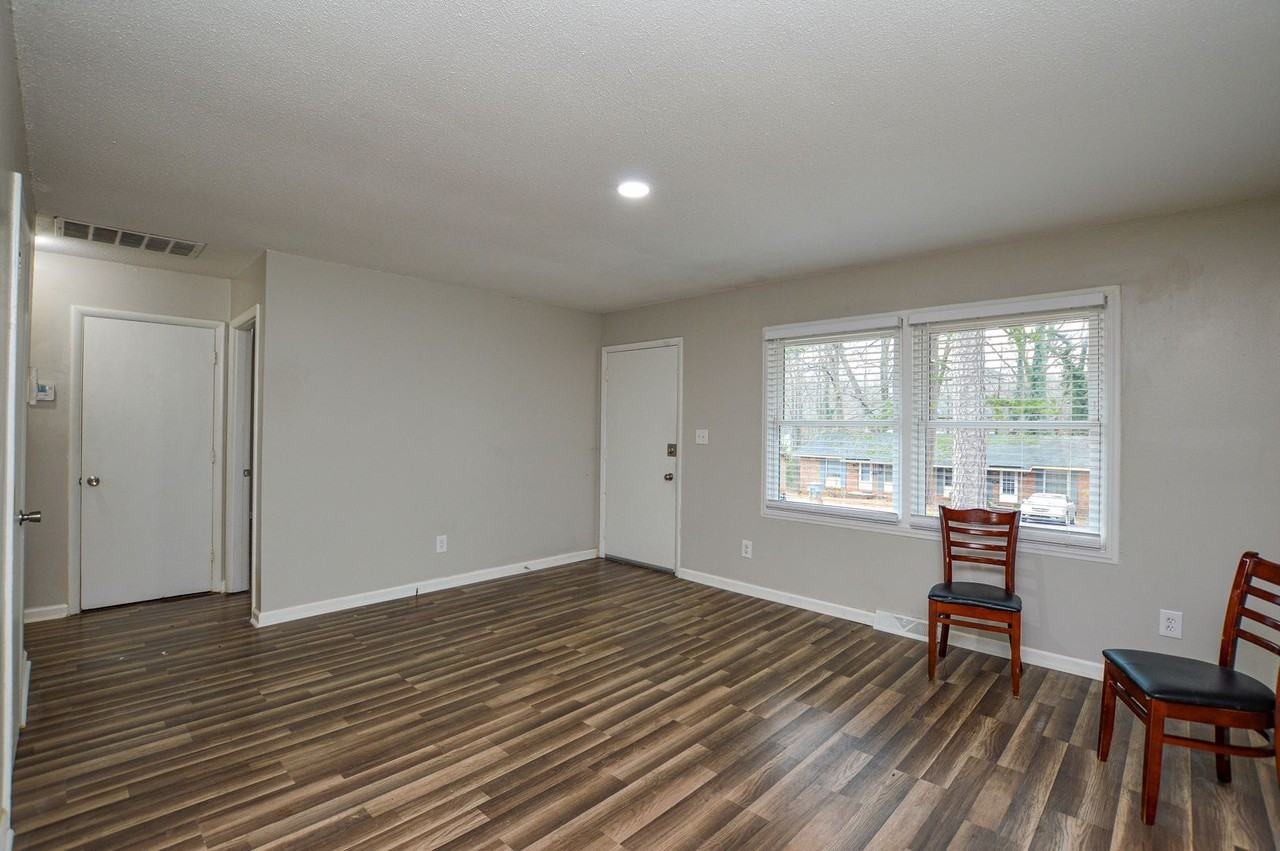 4808 Highlake Dr - Photo 3 of 18