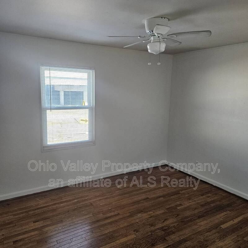 3540 Brockton Ln - Photo 3 of 9