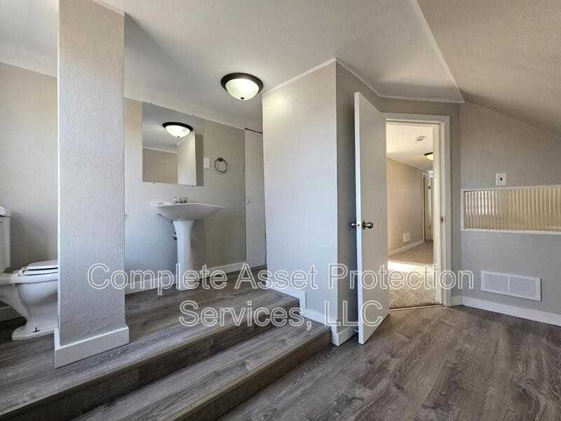 616 Burton Ct - Photo 3 of 14