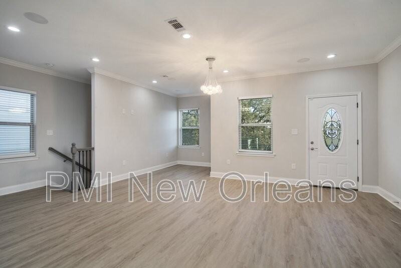 2234 Bienville St - Photo 3 of 14