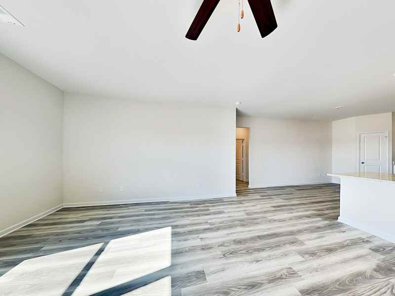 1021 Claas Way - Photo 4 of 18