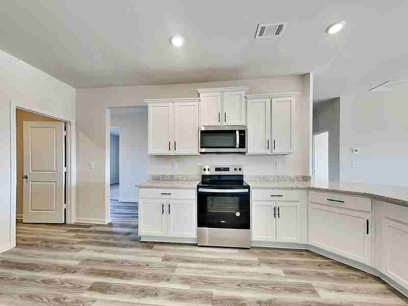 1021 Claas Way - Photo 6 of 18