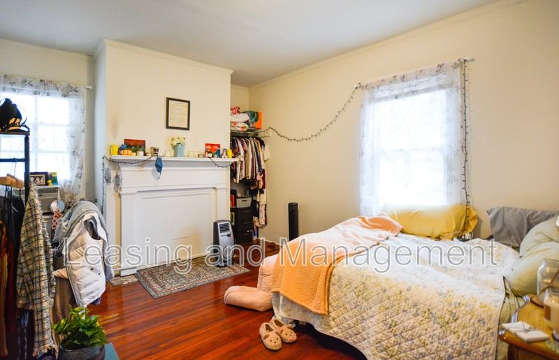 25 George St #D - Photo 7 of 12