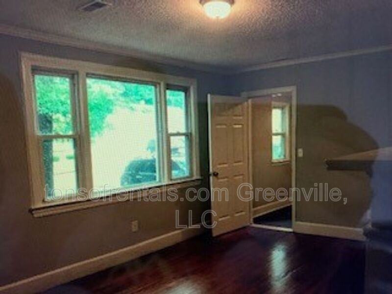 335 Potomac Ave - Photo 4 of 8