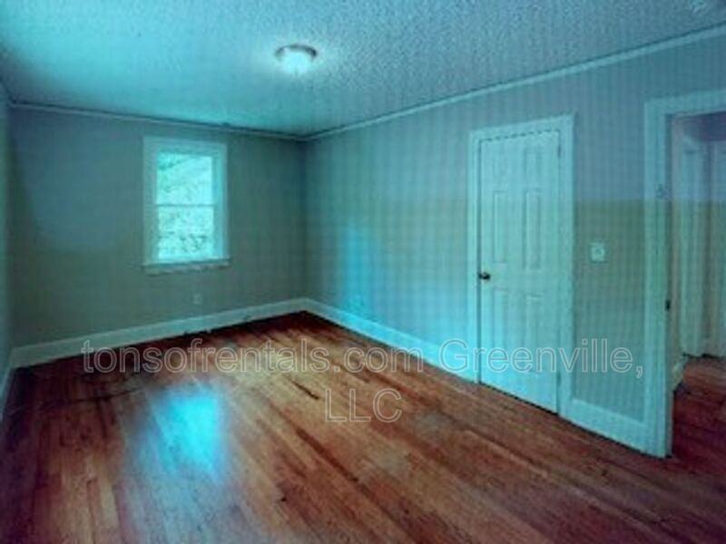 335 Potomac Ave - Photo 6 of 8