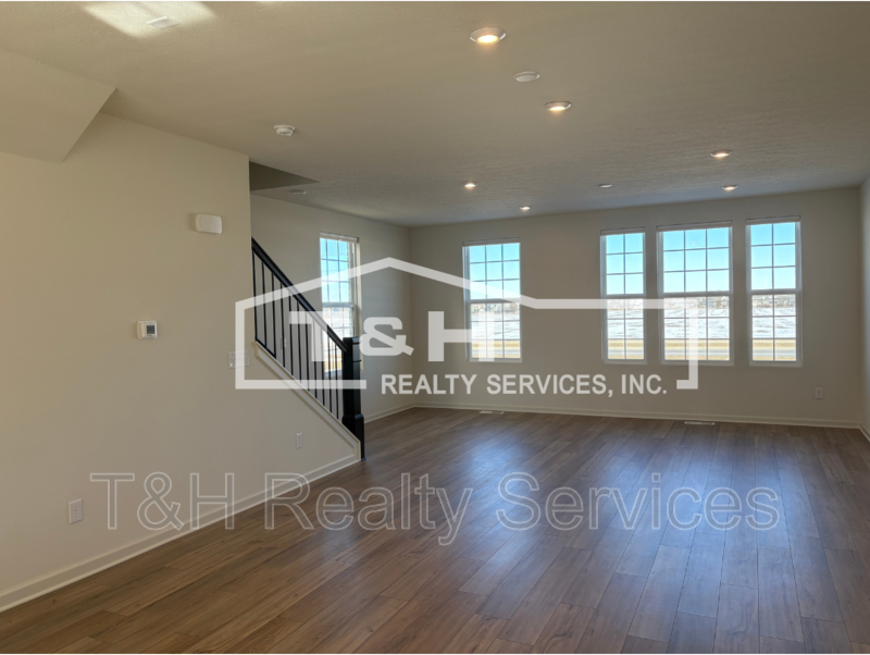 1734 Blenker Dr - Photo 4 of 19