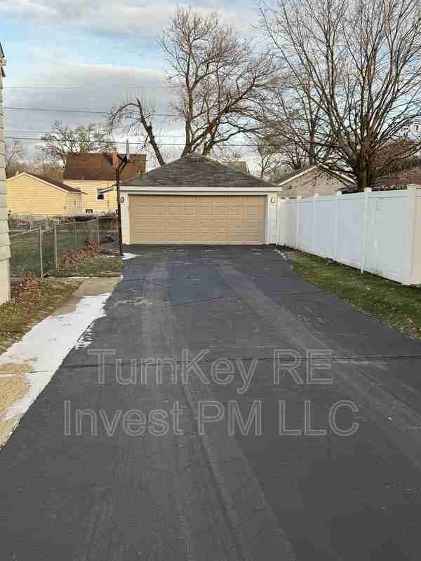 18319 Ada St - Photo 2 of 16