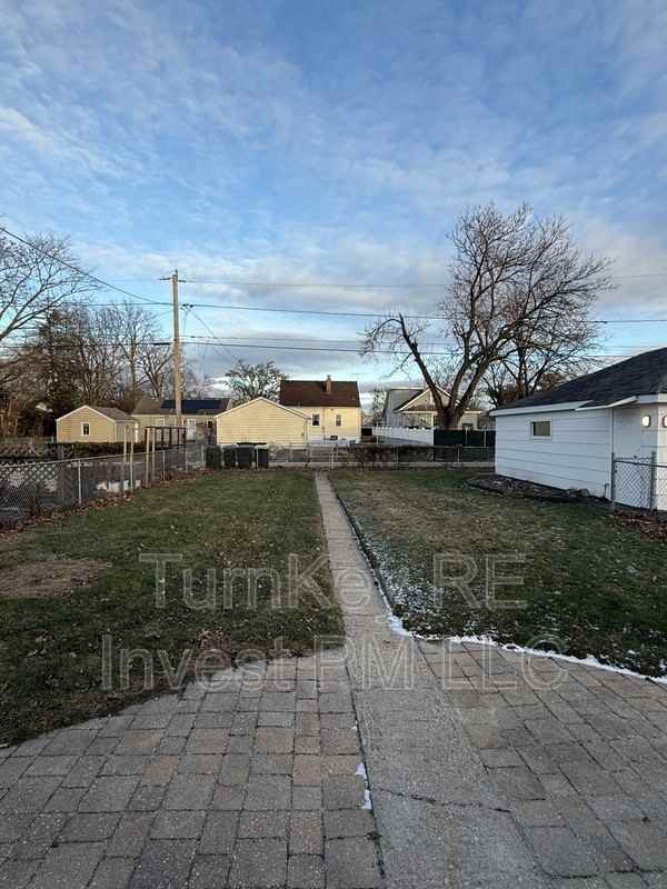 18319 Ada St - Photo 3 of 16