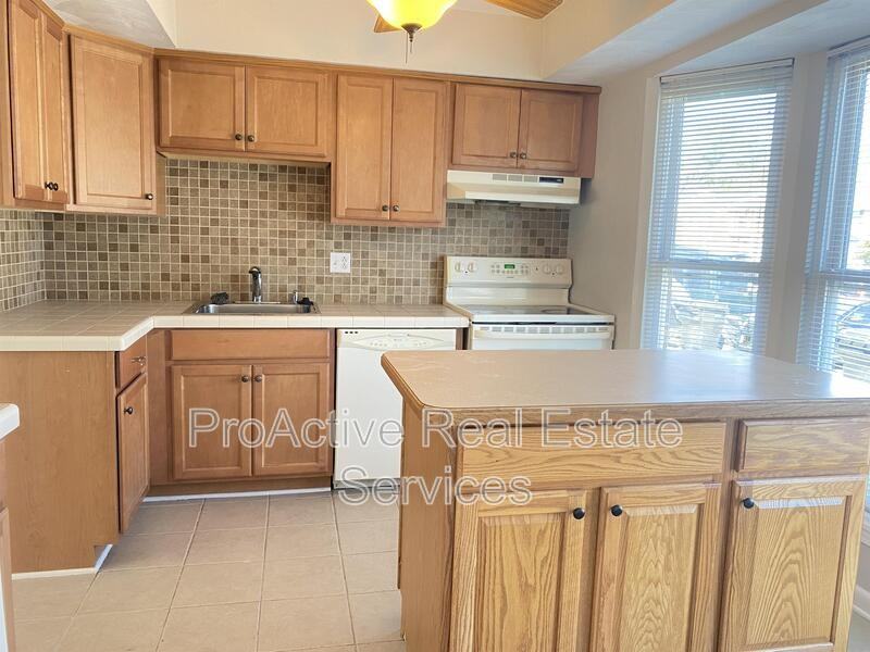 5363 Leicester Ct - Photo 5 of 21