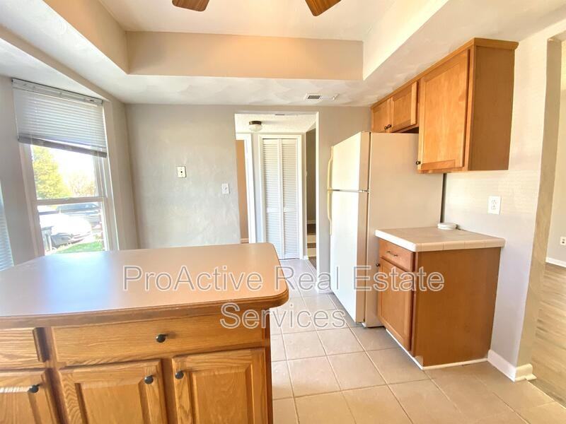 5363 Leicester Ct - Photo 7 of 21