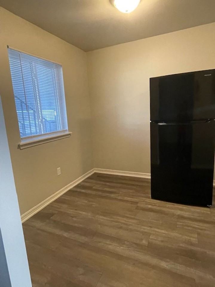 1211 - Photo 2 of 27