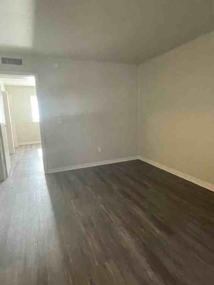 1211 - Photo 7 of 27