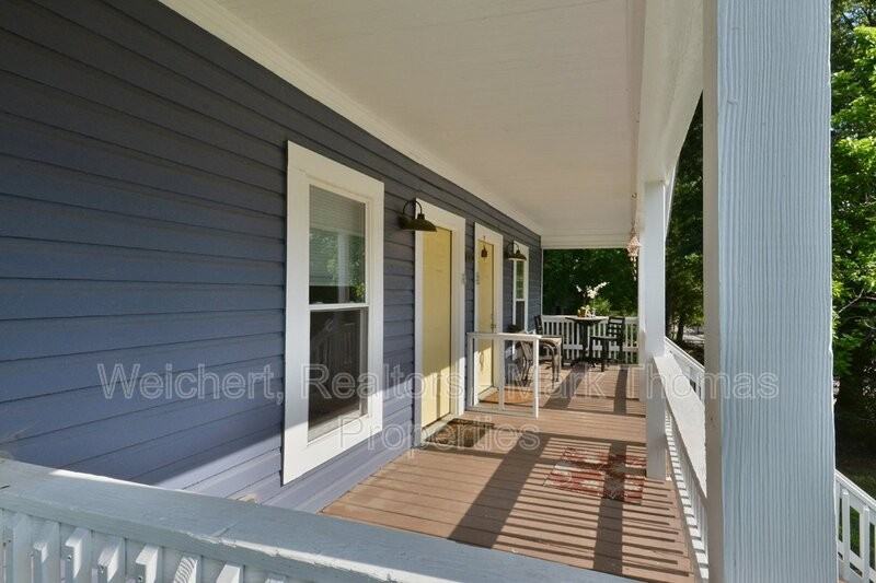 1030 Cornell St - Photo 3 of 18