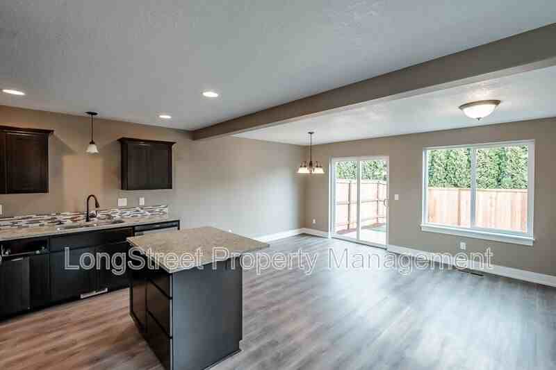 272 Gwinn St E - Photo 6 of 50