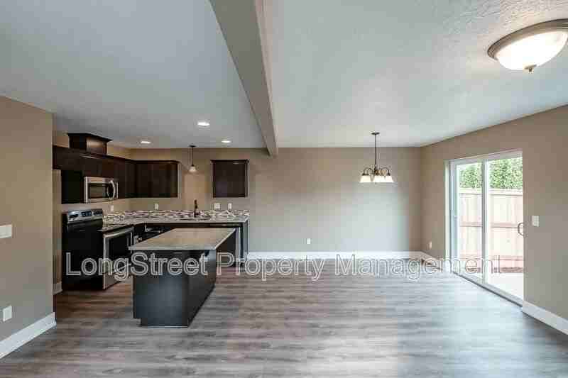 272 Gwinn St E - Photo 7 of 50