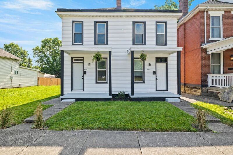 538 Kelton Ave - Photo 2 of 21