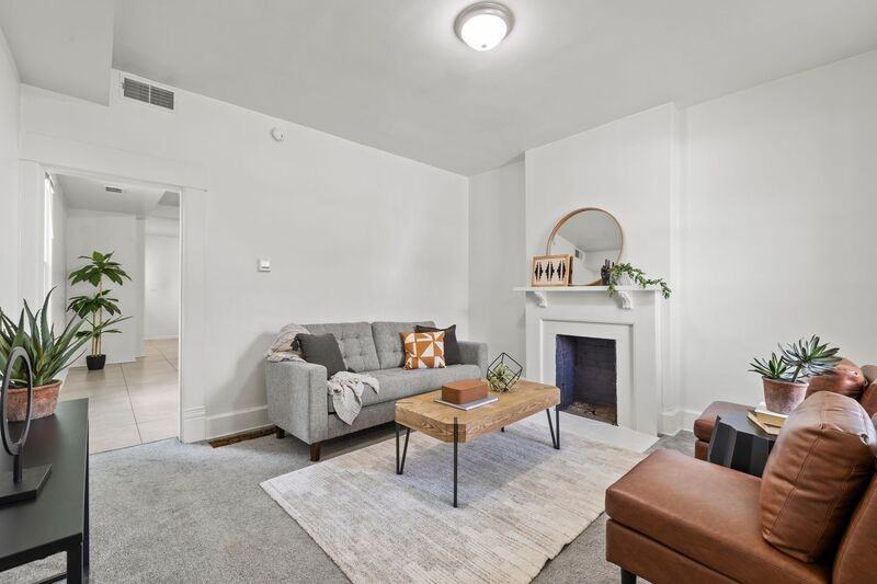538 Kelton Ave - Photo 4 of 21