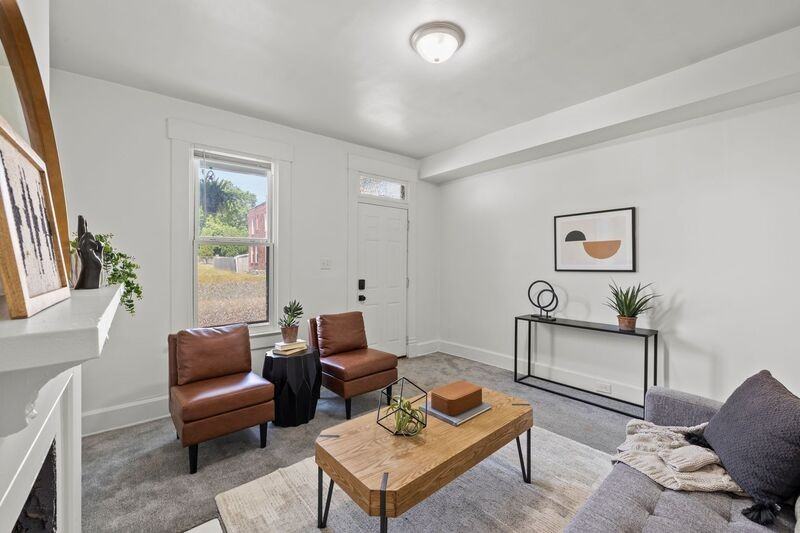 538 Kelton Ave - Photo 6 of 21