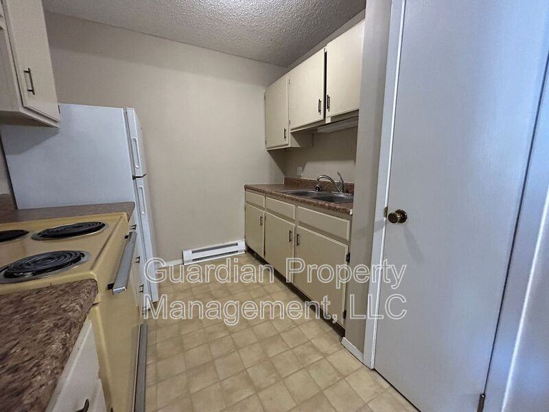 912 N Walnut St #16 - Photo 6 of 16