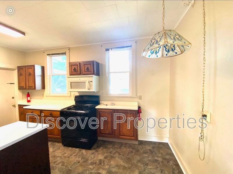 302 W Van Cleve St - Photo 3 of 15