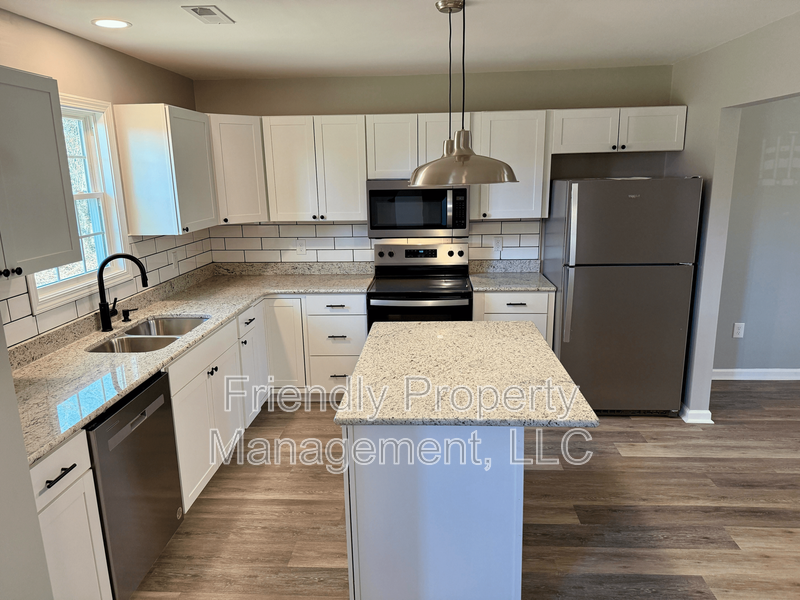 323 4th St - Photo 7 of 27