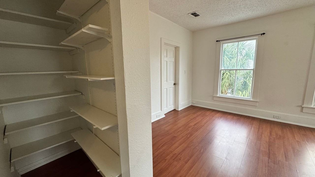 32 32 UP Sanford St - Photo 5 of 13