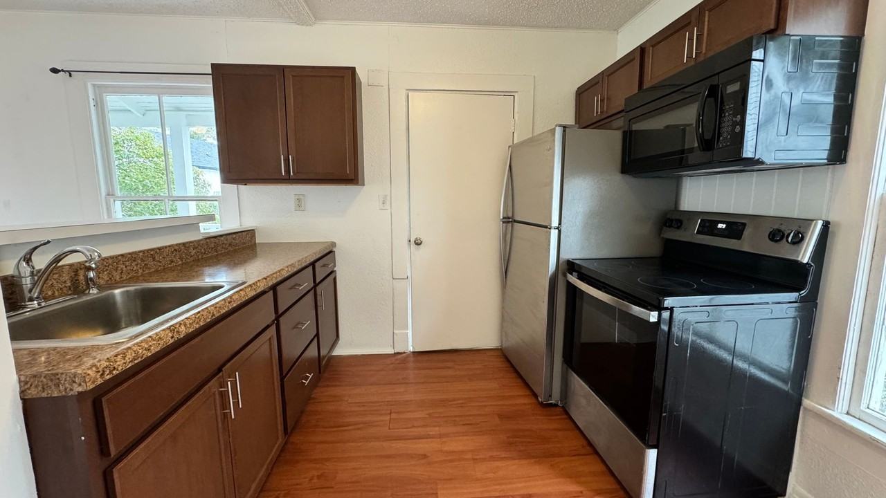 32 32 UP Sanford St - Photo 6 of 13