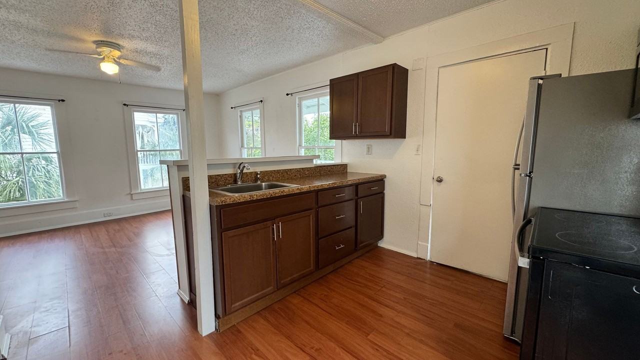 32 32 UP Sanford St - Photo 7 of 13