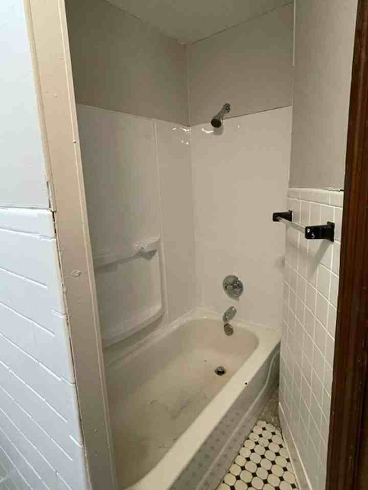 323 Saxton St - Photo 3 of 8