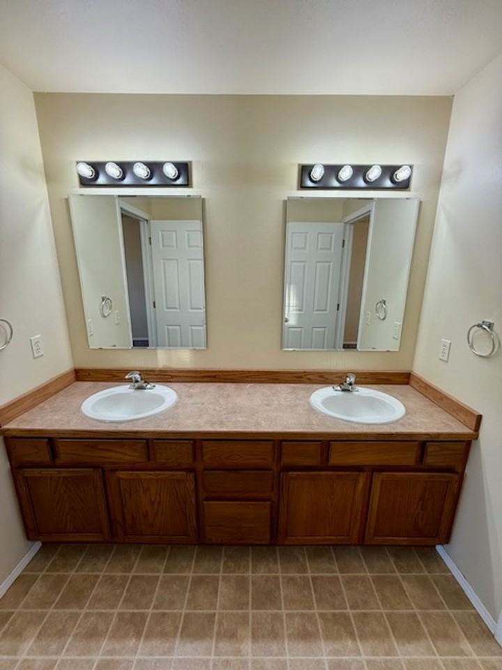 1306 W Babcock St - Photo 5 of 28