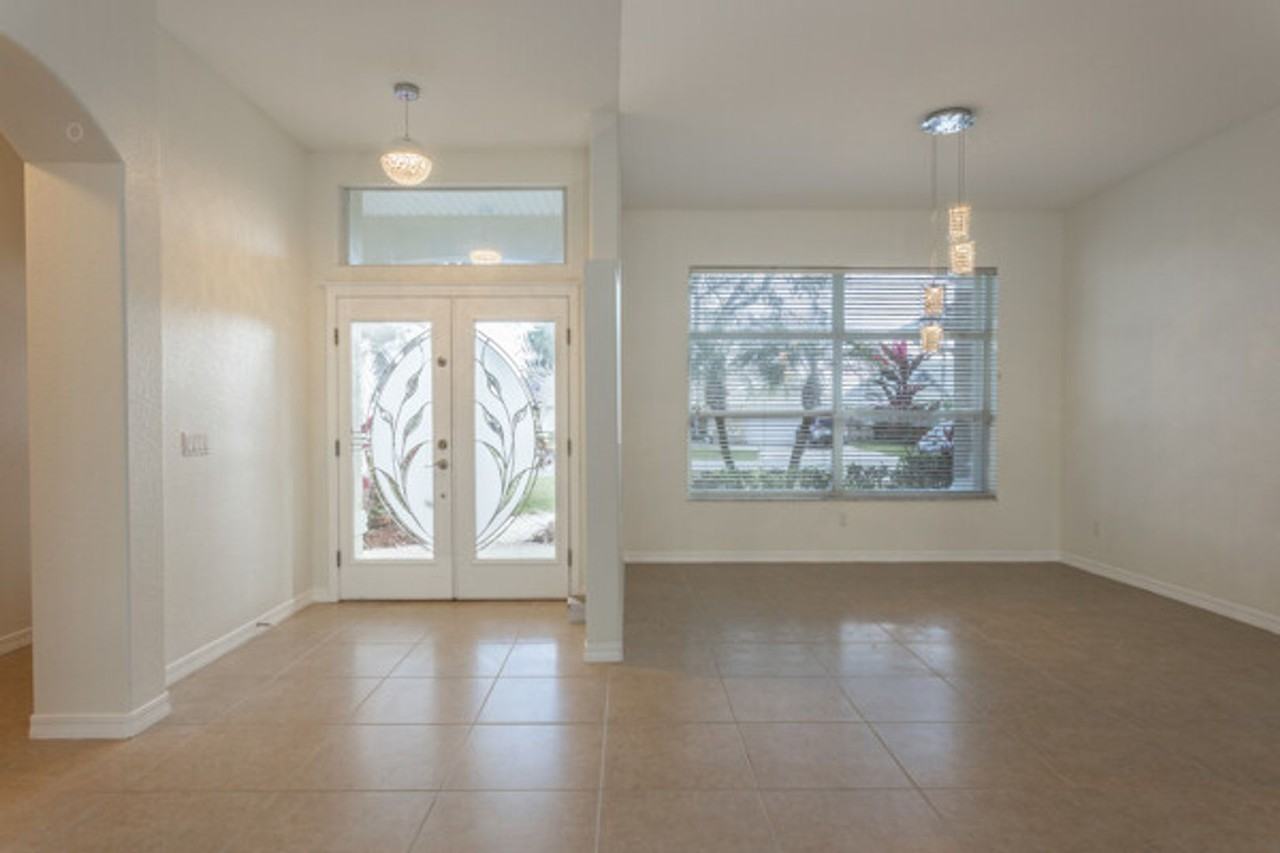 21 Cedarwood Ct - Photo 3 of 33