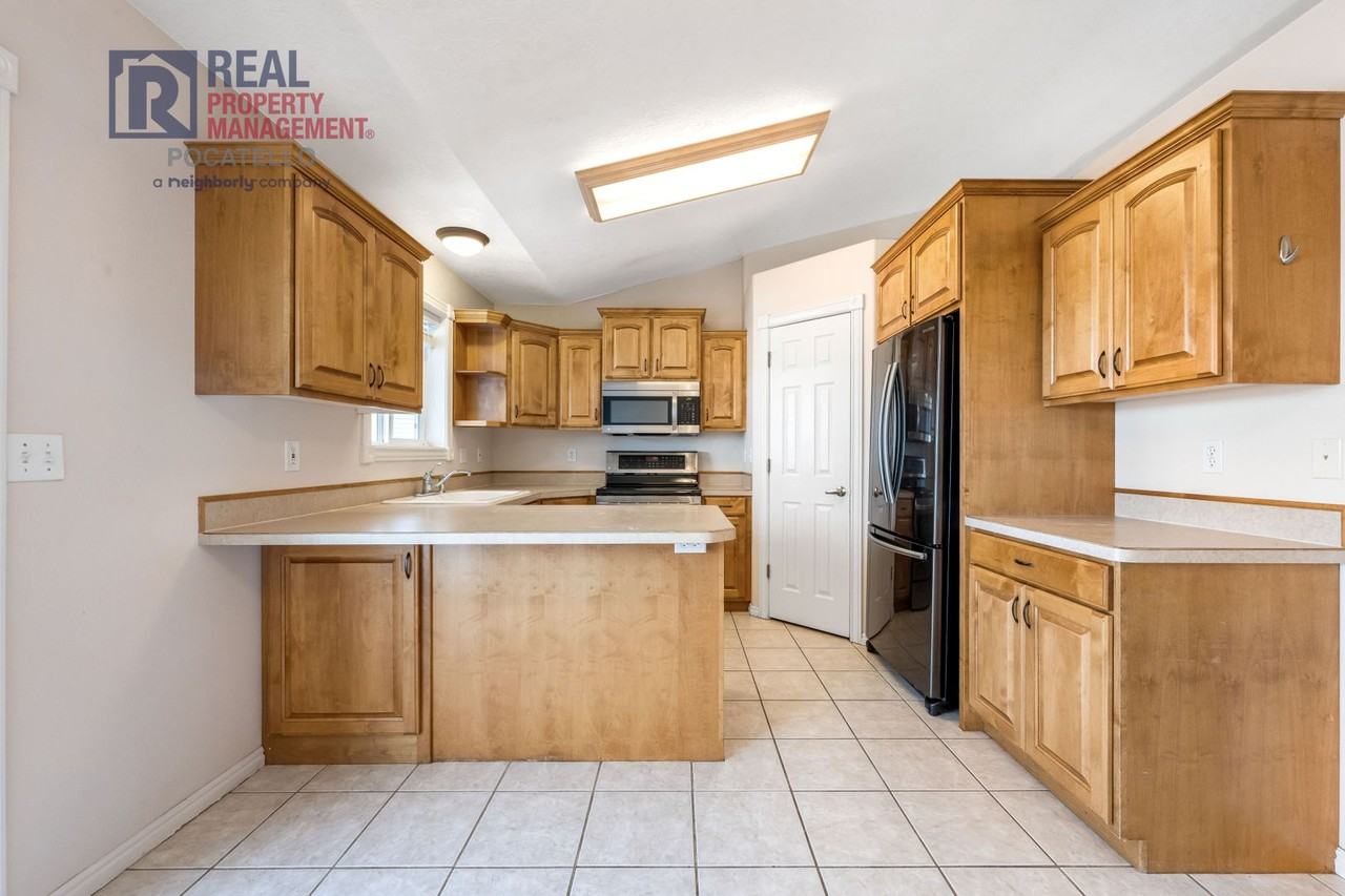 942 Homerun St - Photo 3 of 20