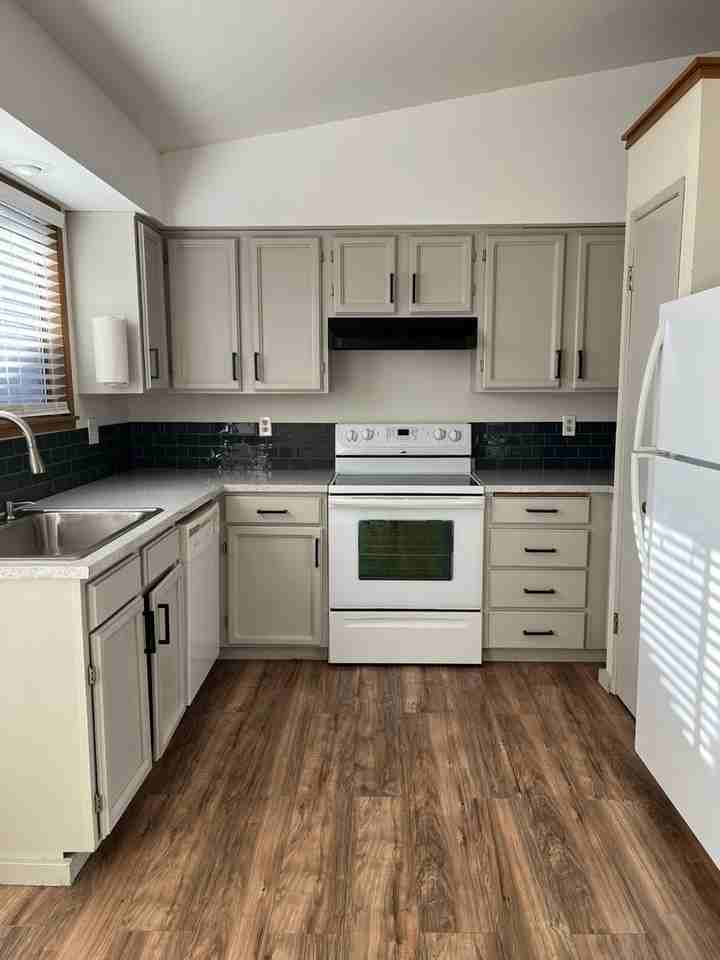 1239 Susan Pl - Photo 3 of 13