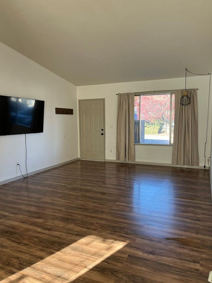 1239 Susan Pl - Photo 7 of 13