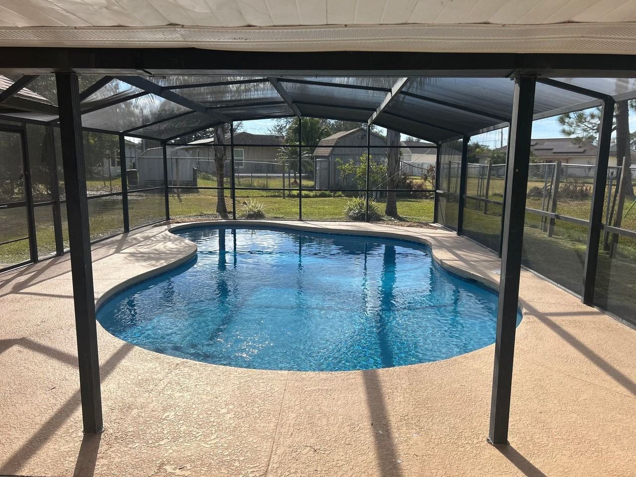 1025 Derbyshire Dr - Photo 2 of 32