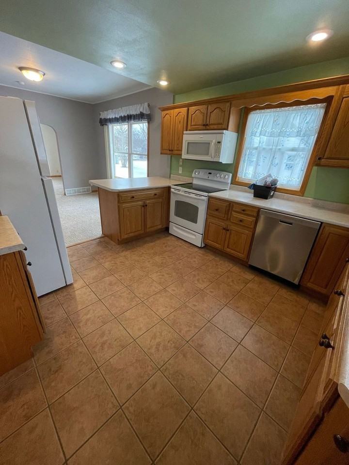 401 E Front St - Photo 2 of 18