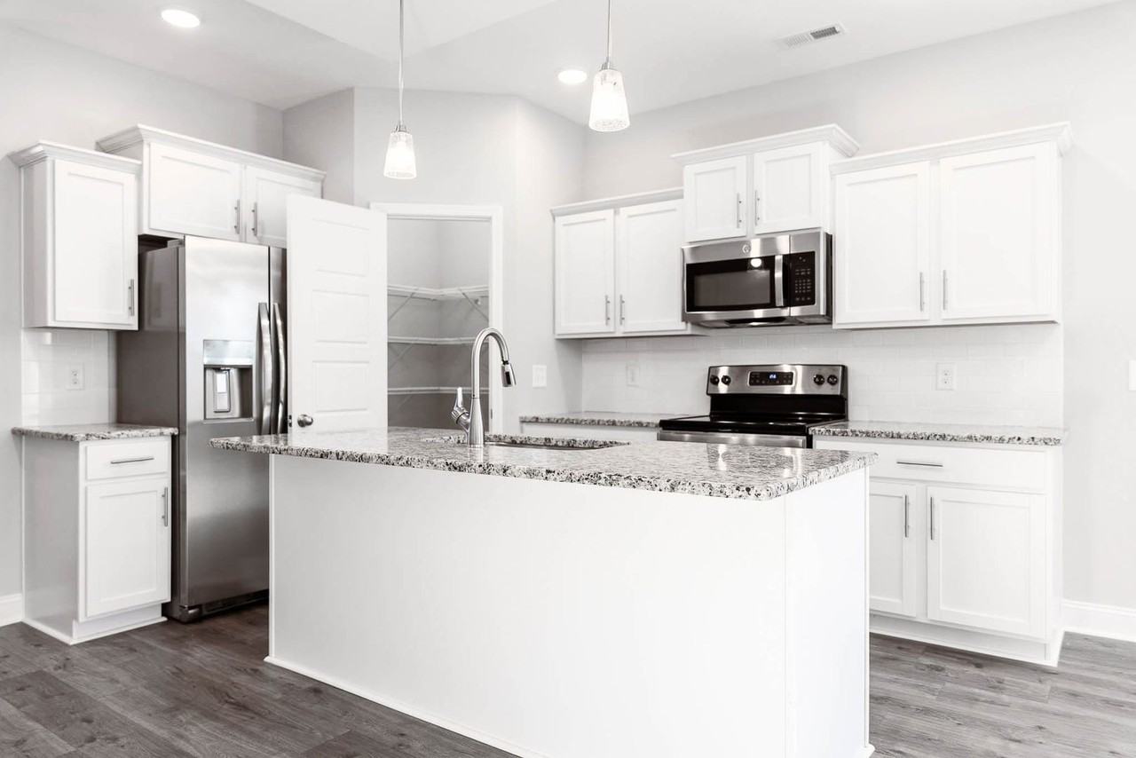 302 Elwell Rd - Photo 4 of 30