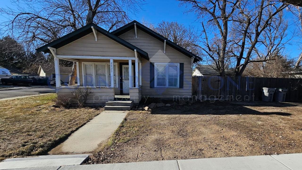 2625 N Christine St - Photo 2 of 17