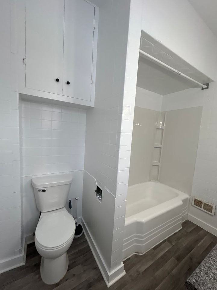 1226 E Calvert St - Photo 4 of 12