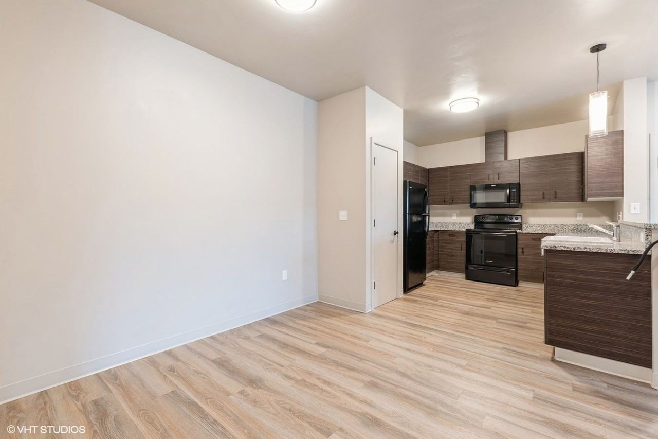 1920 Jefferson Blvd - Photo 5 of 17