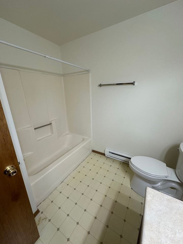 240 N University Dr #4 - Photo 3 of 39