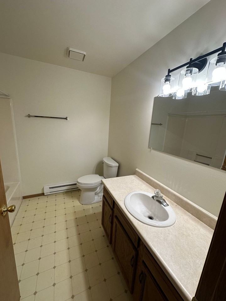 240 N University Dr #4 - Photo 7 of 39