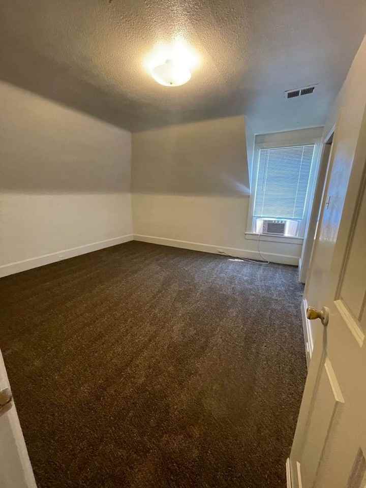 1229 12th St - Photo 3 of 10