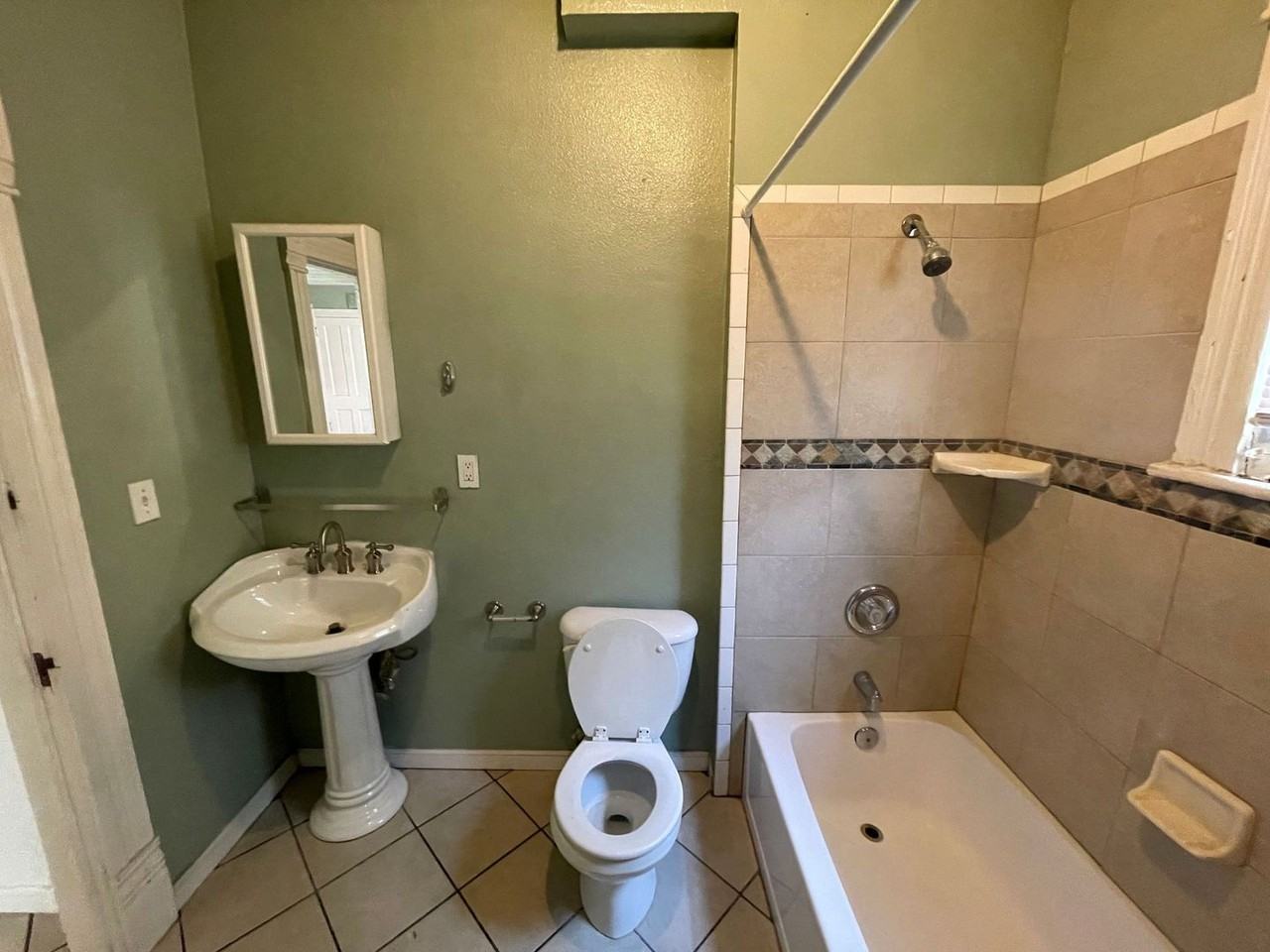 1229 12th St - Photo 4 of 10