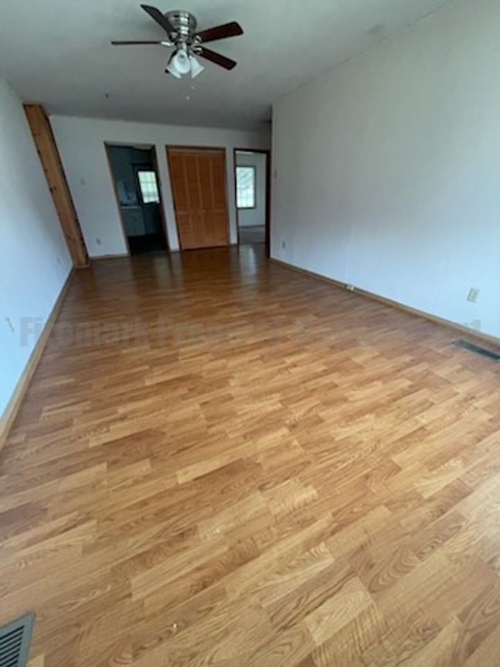 145 Hayfield Sq - Photo 3 of 14