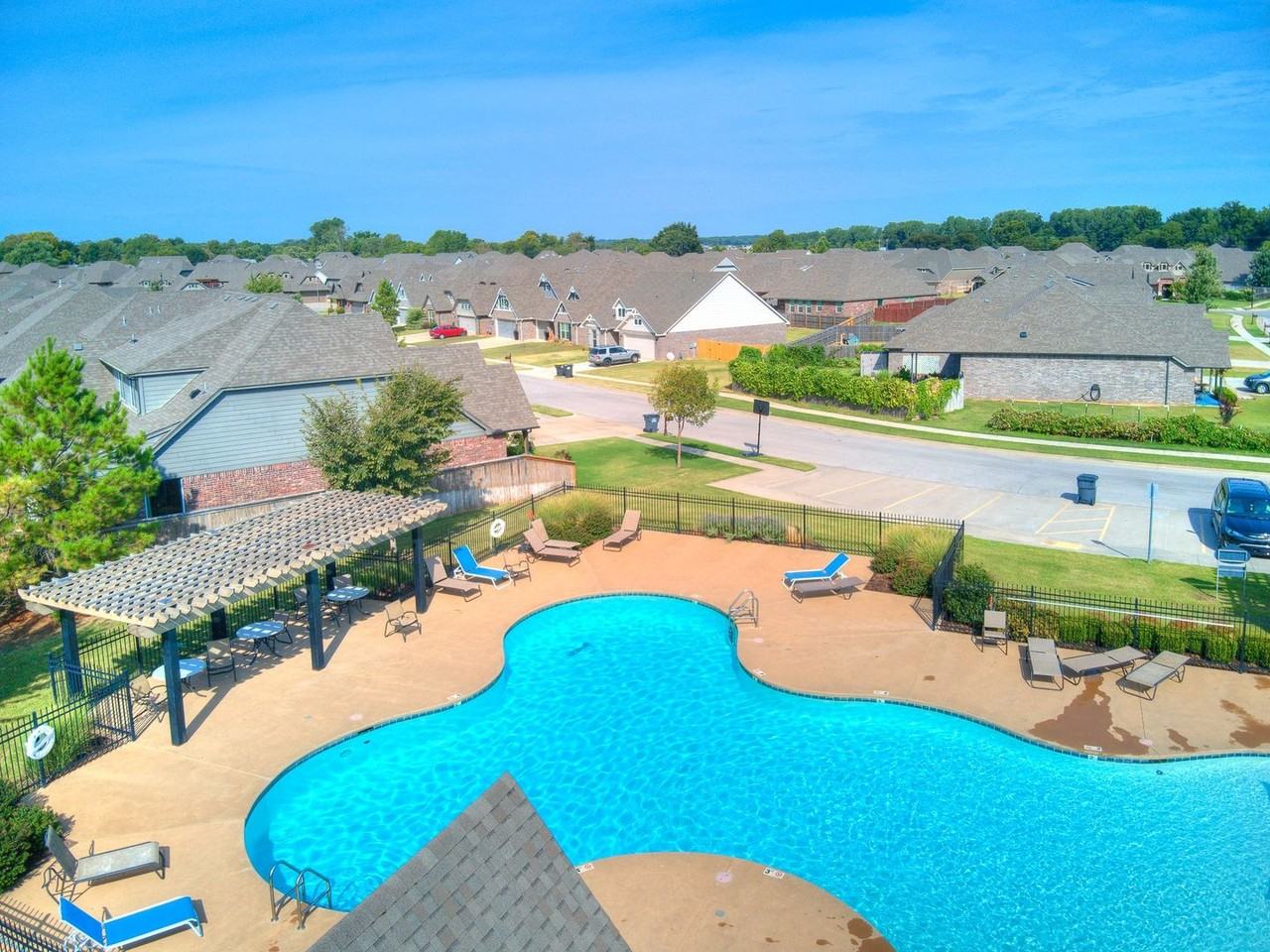 13512 S 93rd East Ave - Photo 2 of 36