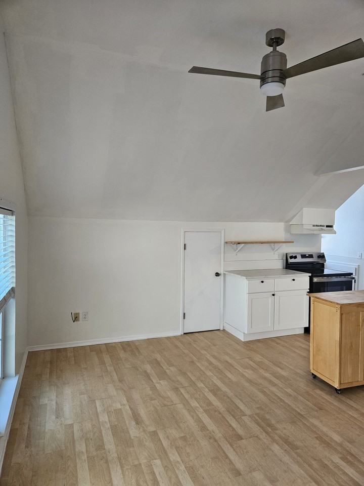 100 South Shepherd Street - Photo 2 of 8