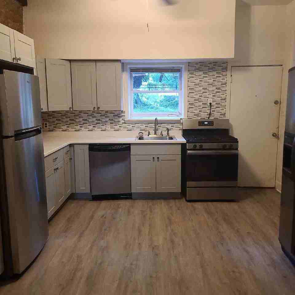 Madison - 906 N - 1 - Photo 2 of 6