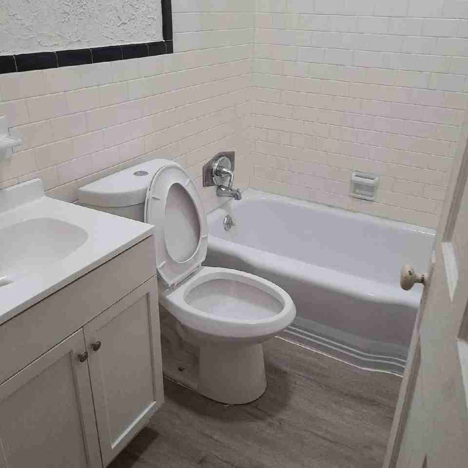 Madison - 906 N - 1 - Photo 3 of 6